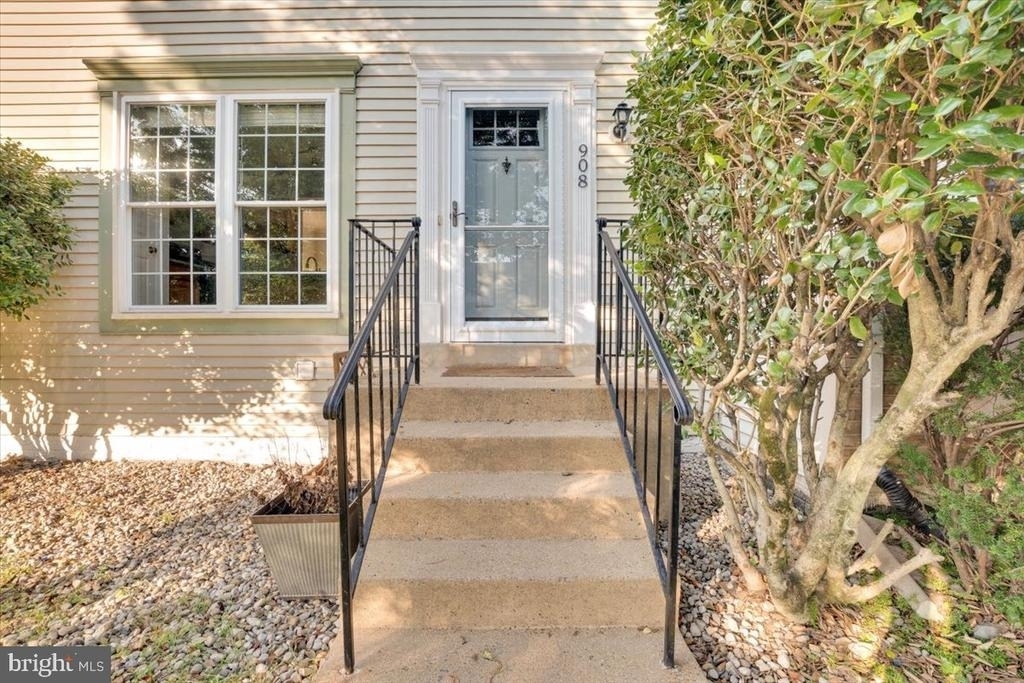 908 Smartts Lane Ne - Photo 1