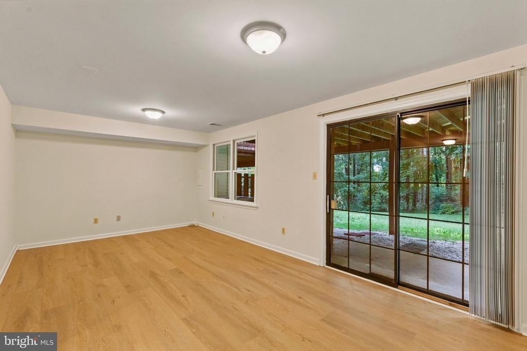 7937 Valleyfield Drive - Photo 27