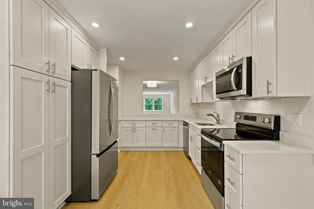 7937 Valleyfield Drive - Photo 9