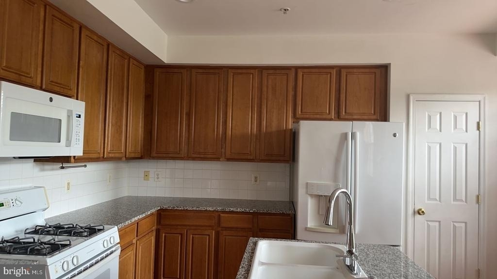 6409 Nice Place - Photo 5