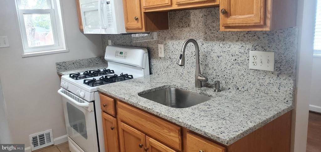 6409 Nice Place - Photo 1