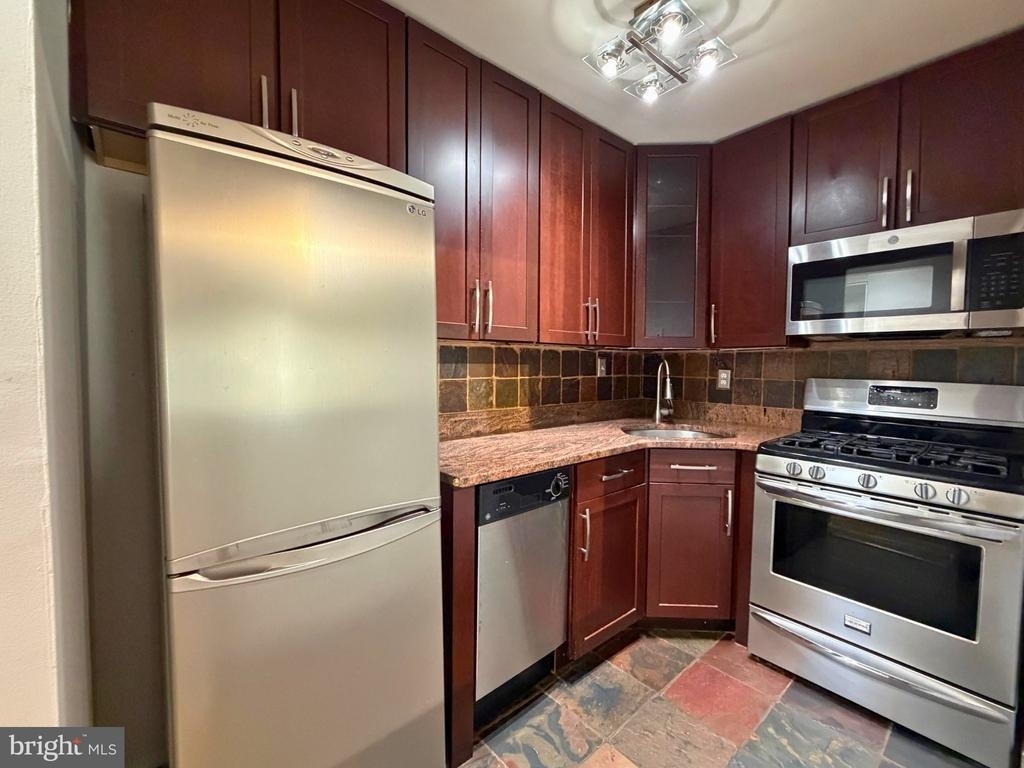 6001 Arlington Boulevard - Photo 1