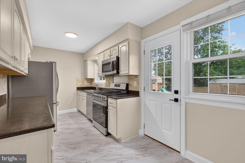 6015 Backlick Road - Photo 2