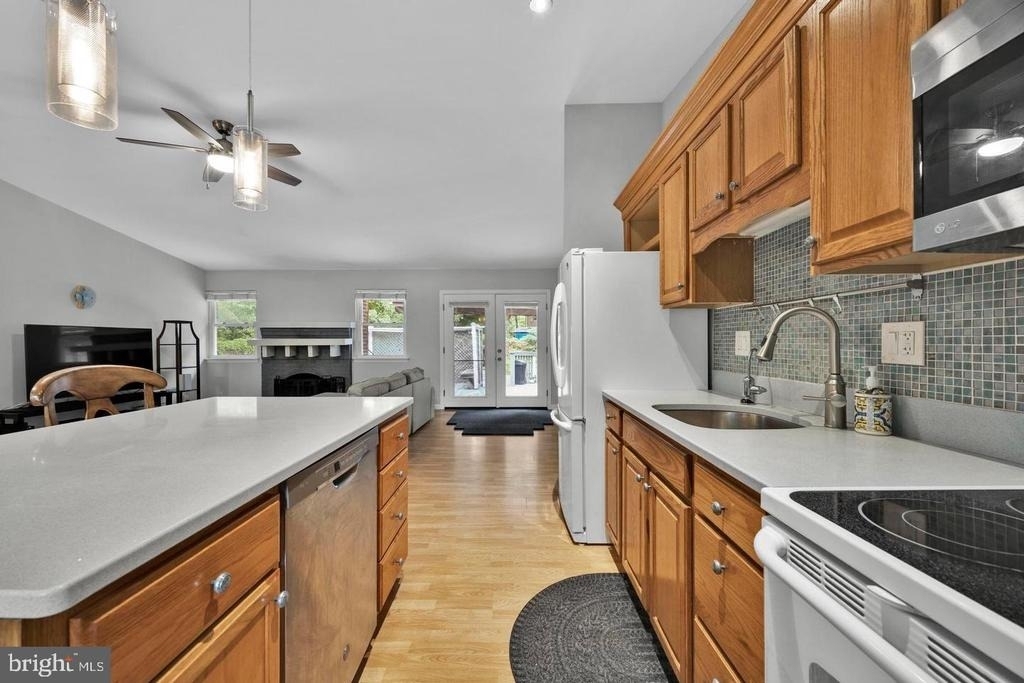 1002 Charlton Place - Photo 7