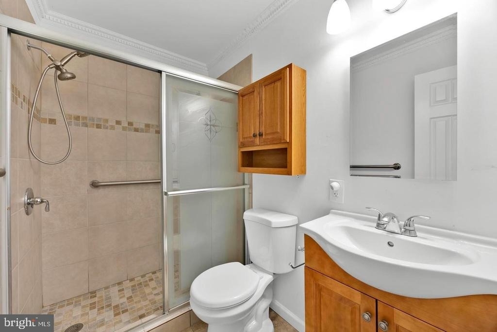 1002 Charlton Place - Photo 32