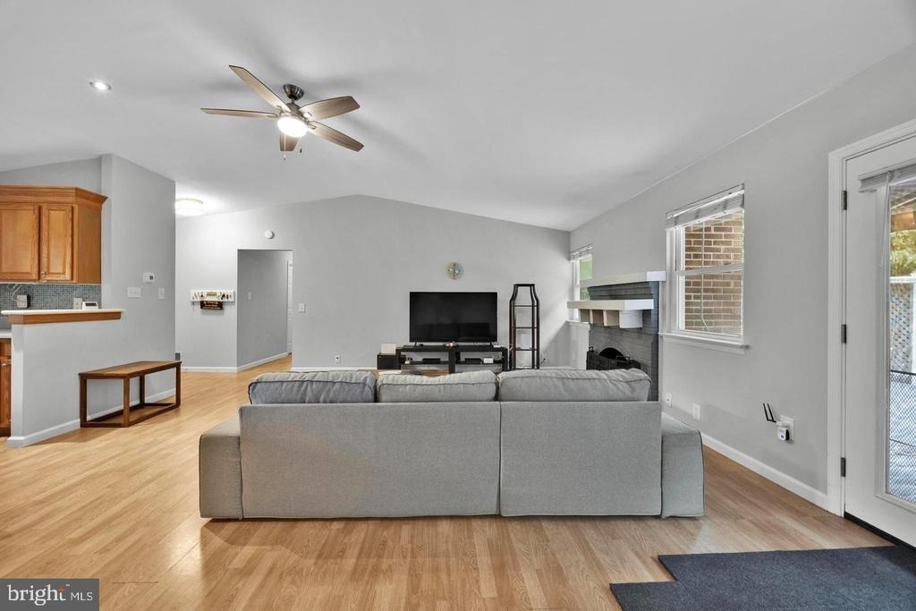 1002 Charlton Place - Photo 11