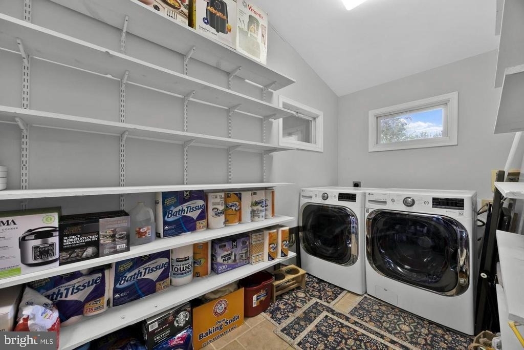 1002 Charlton Place - Photo 35