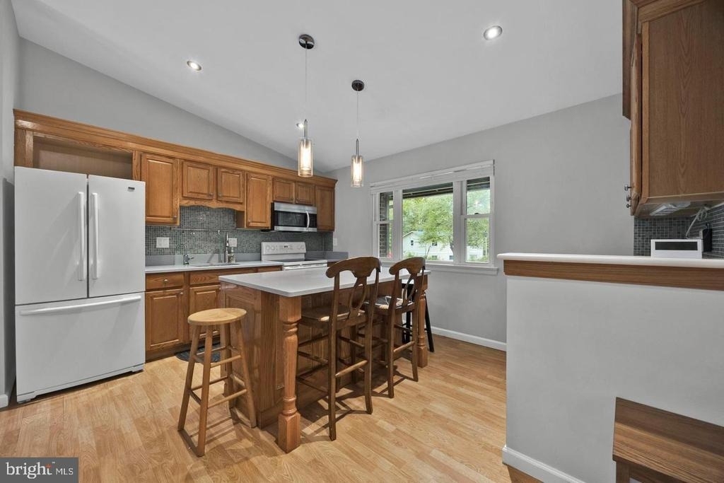 1002 Charlton Place - Photo 4
