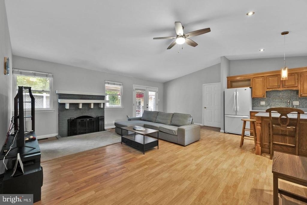 1002 Charlton Place - Photo 8