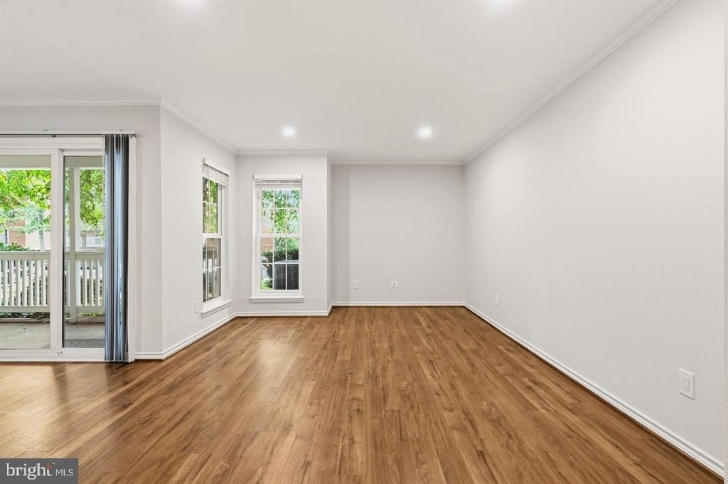 1521 Lincoln Way - Photo 2
