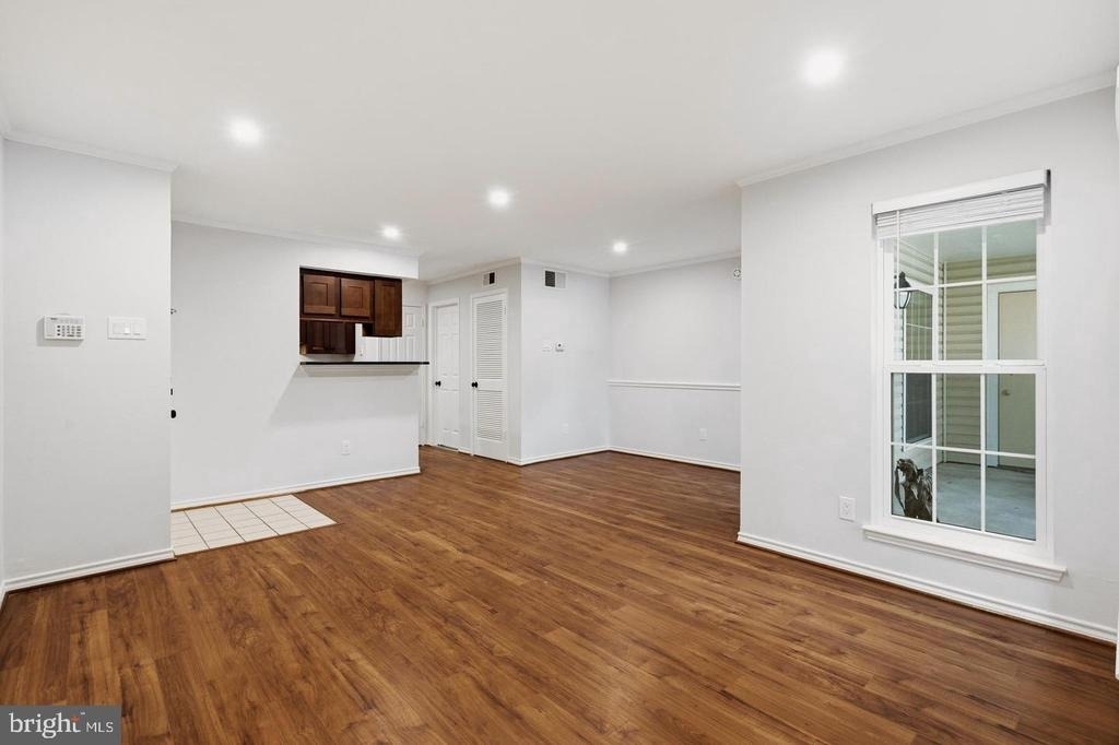 1521 Lincoln Way - Photo 5