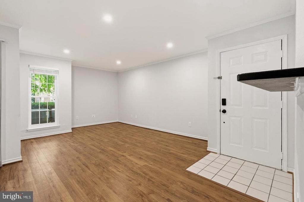 1521 Lincoln Way - Photo 3