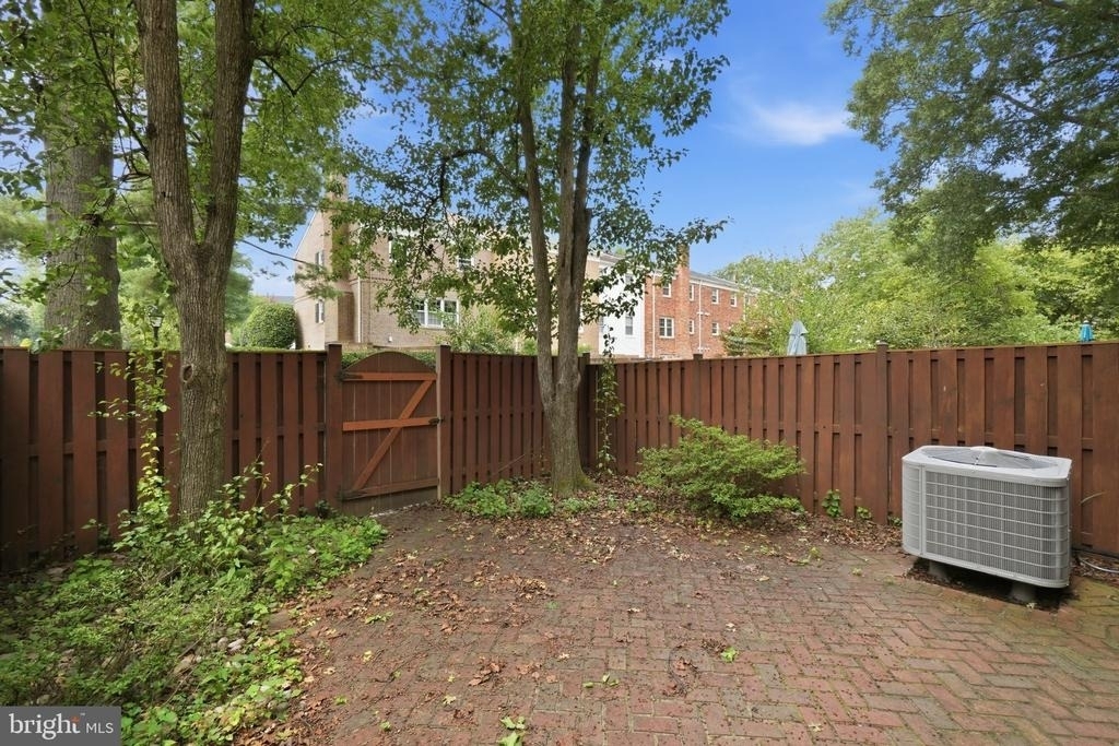6924 Mclean Park Manor Court - Photo 22