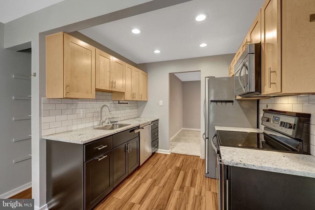 551 Florida Avenue - Photo 2