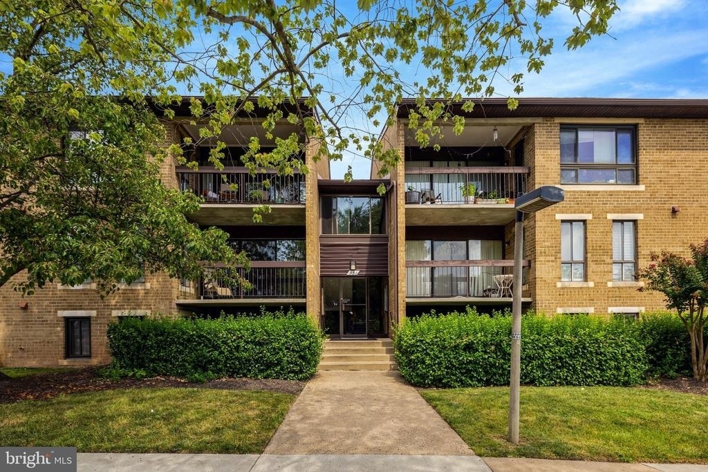 551 Florida Avenue - Photo 0