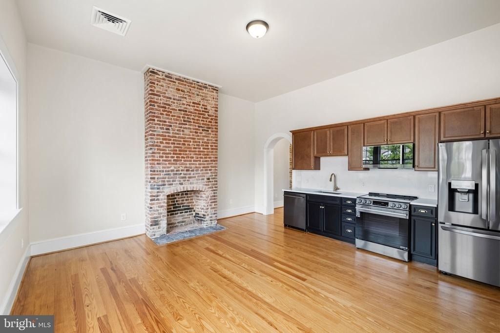 901 Caroline Street - Photo 4