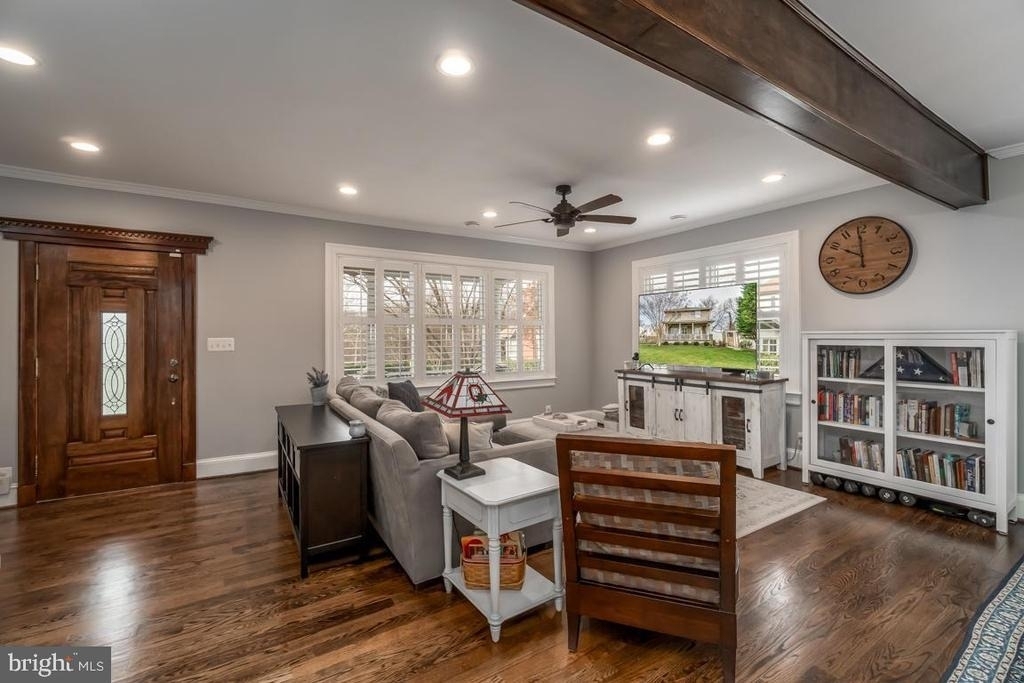 3017 King Street - Photo 2