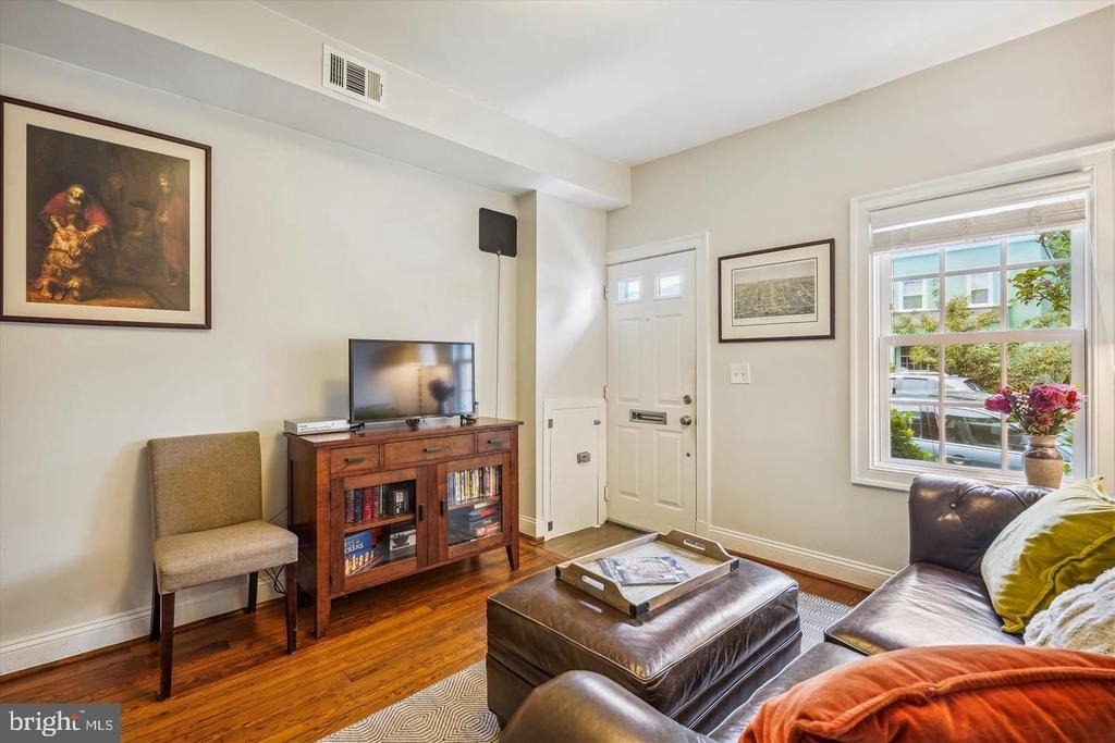 908 Pendleton Street - Photo 3