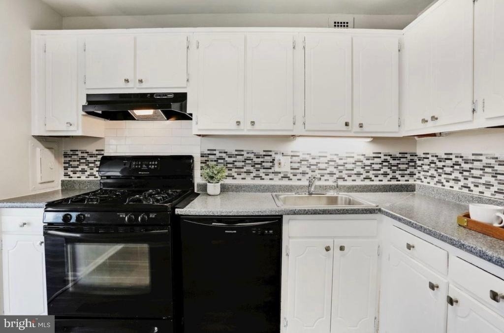 4241 Columbia Pike - Photo 1