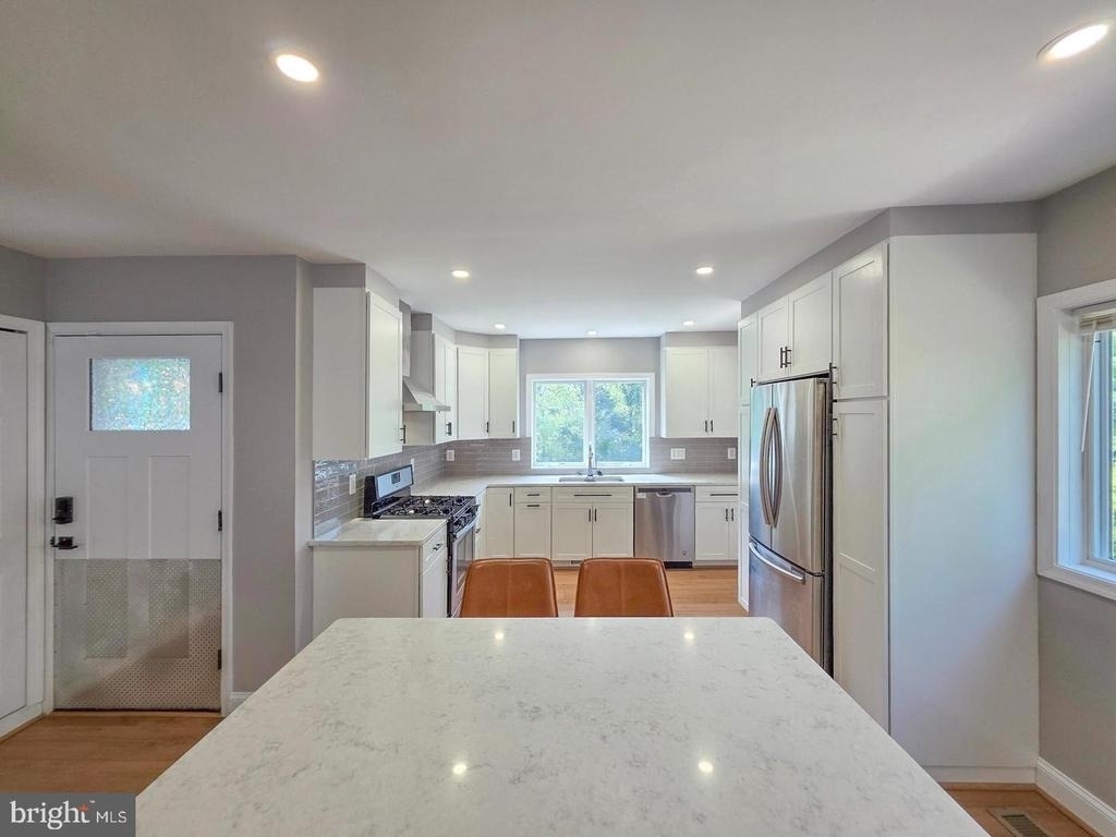 5921 Arlington Boulevard - Photo 6