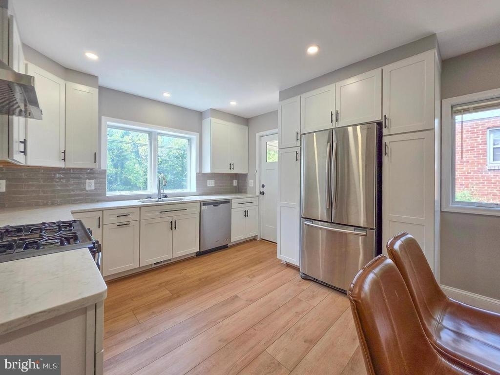 5921 Arlington Boulevard - Photo 5