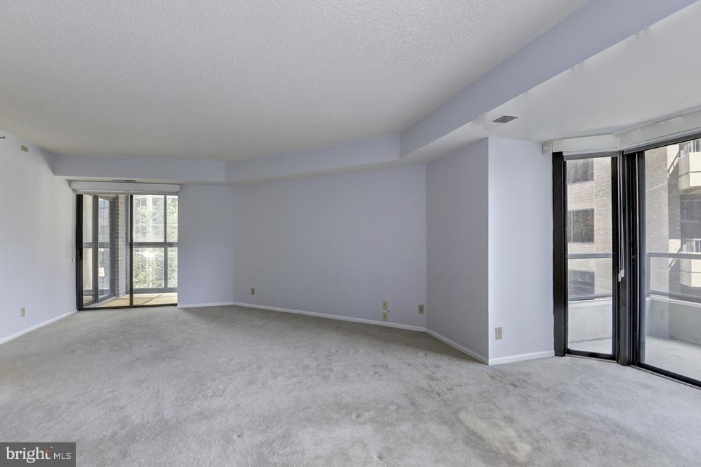 1600 N Oak Street - Photo 4