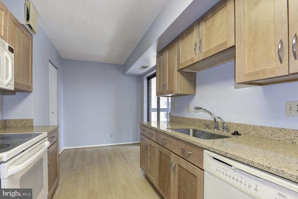 1600 N Oak Street - Photo 9