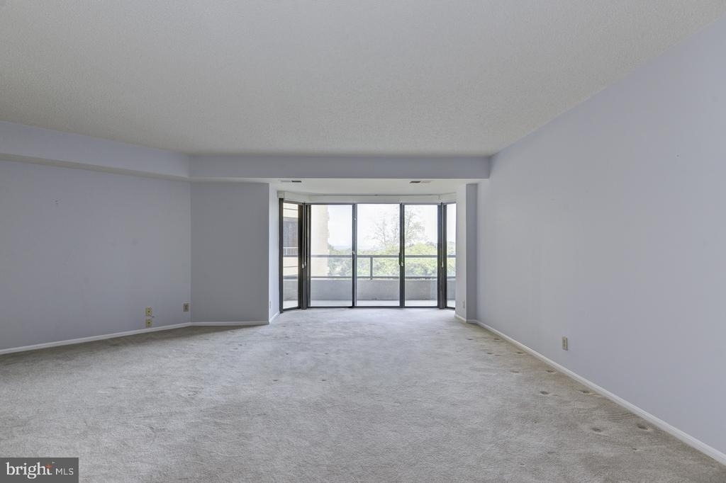 1600 N Oak Street - Photo 2