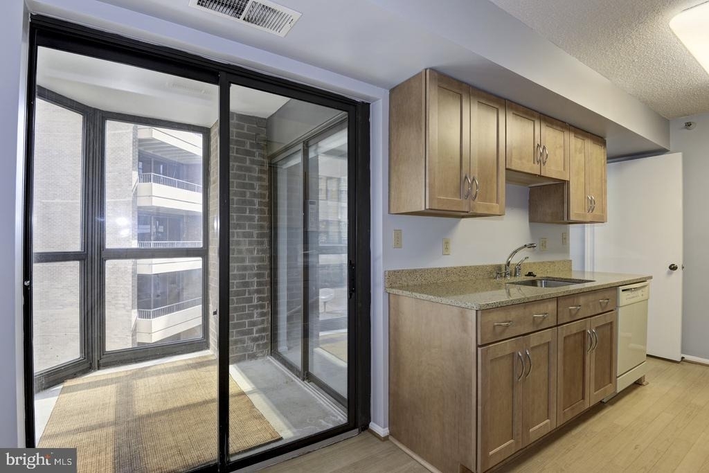 1600 N Oak Street - Photo 8