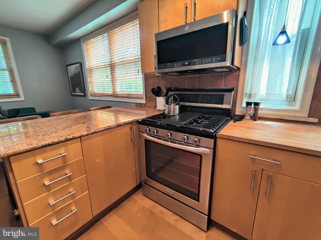 103 N George Mason Drive - Photo 6