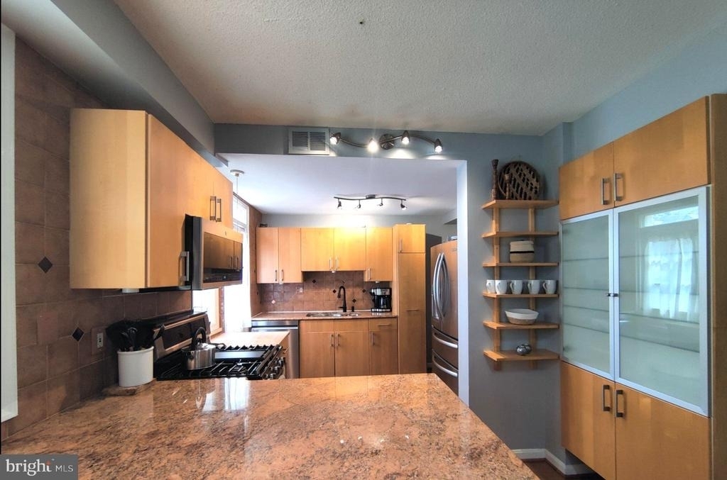 103 N George Mason Drive - Photo 4