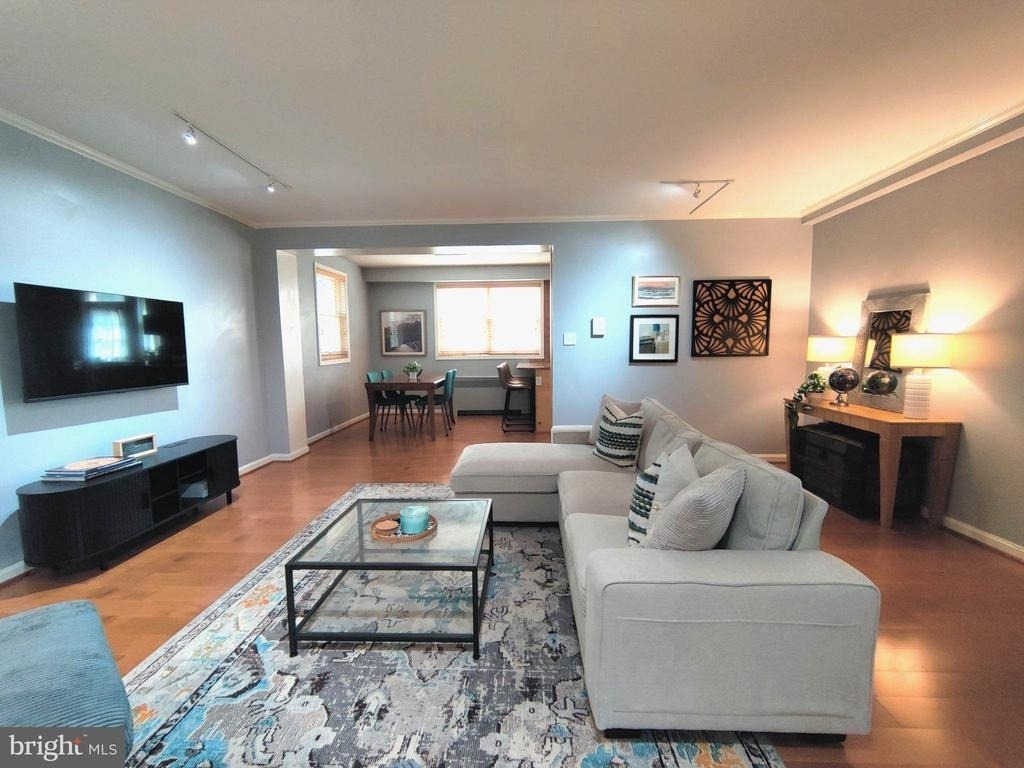 103 N George Mason Drive - Photo 2