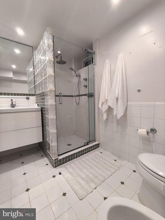 103 N George Mason Drive - Photo 9