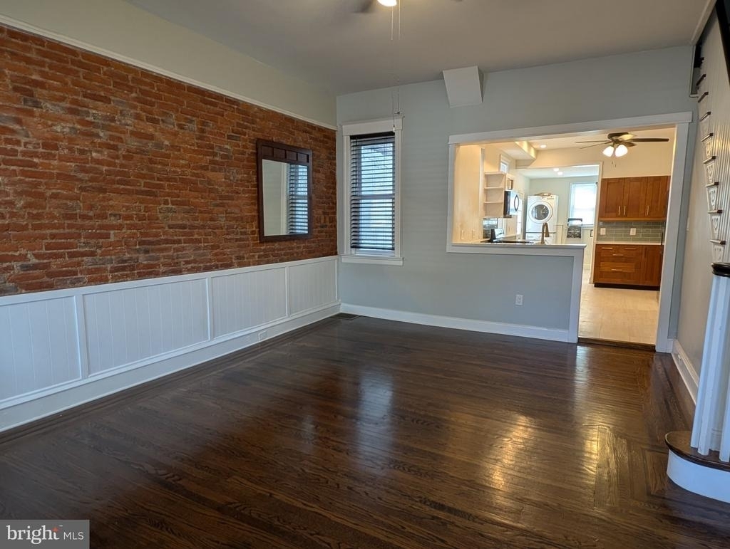 2560 E Lehigh Avenue - Photo 4