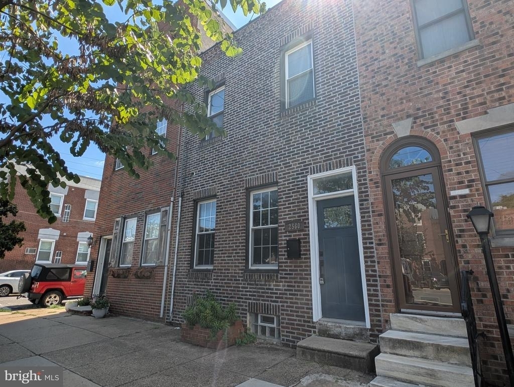 2560 E Lehigh Avenue - Photo 1