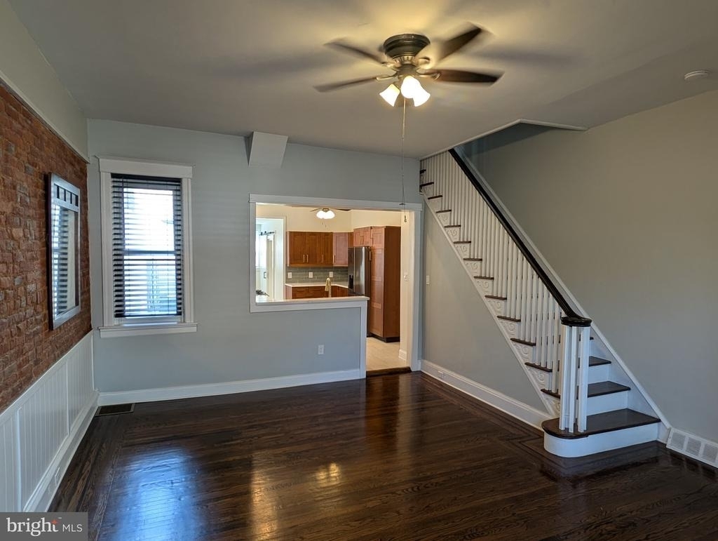 2560 E Lehigh Avenue - Photo 3
