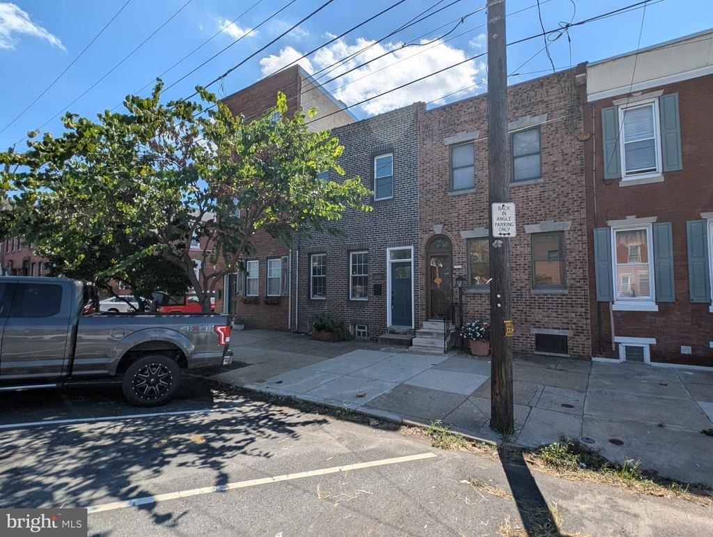 2560 E Lehigh Avenue - Photo 0