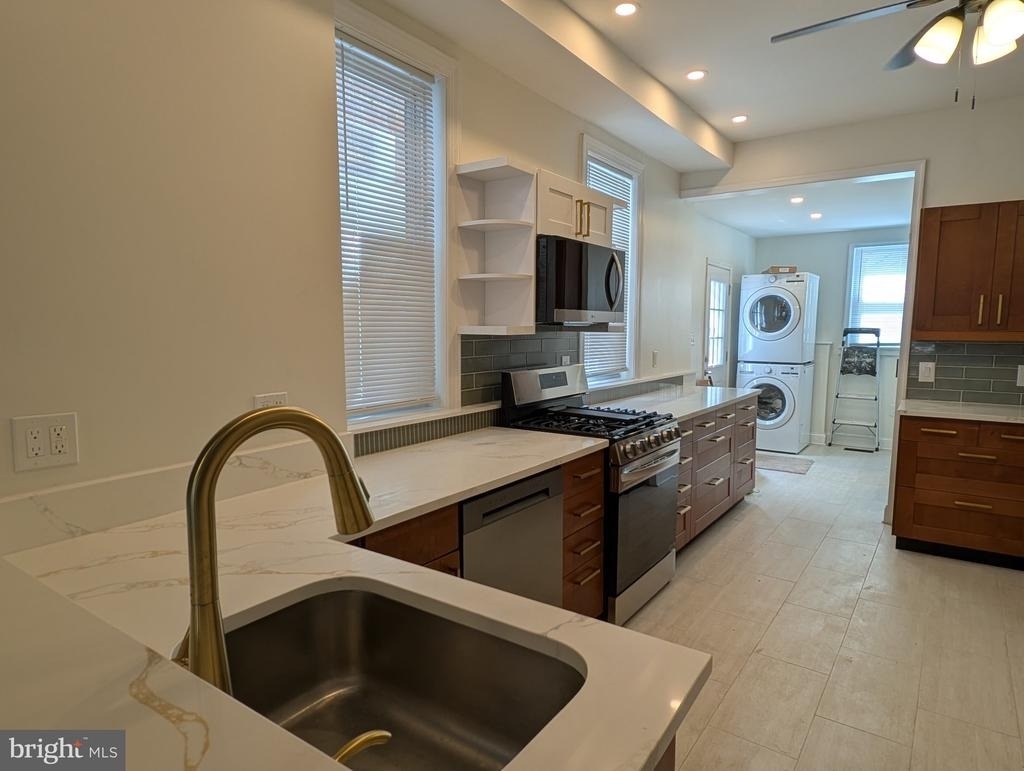 2560 E Lehigh Avenue - Photo 8
