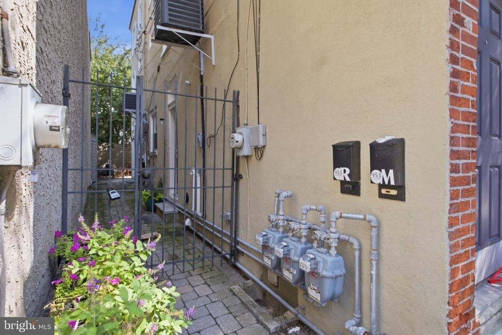 953 N Randolph Street - Photo 1