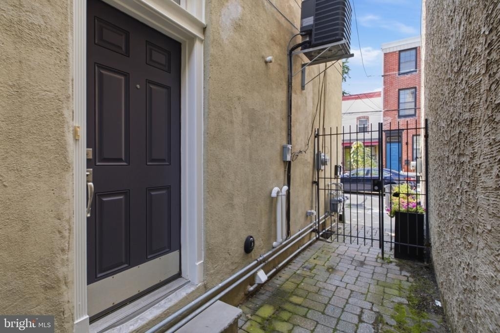 953 N Randolph Street - Photo 2