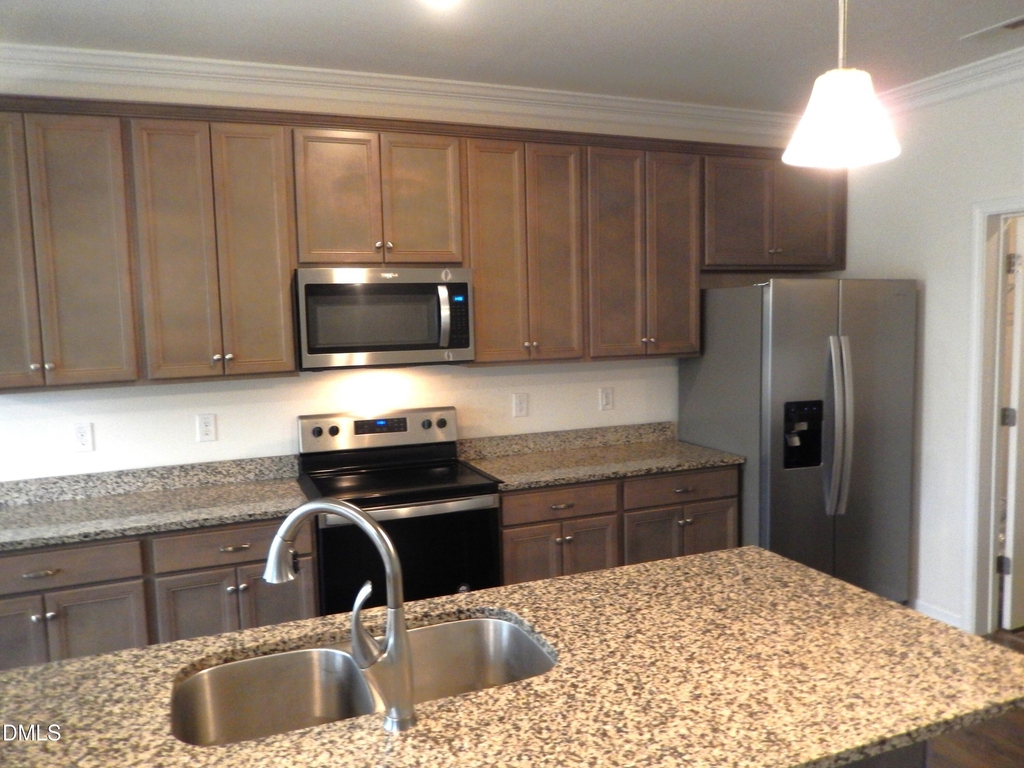 270 Oak Park Boulevard - Photo 11