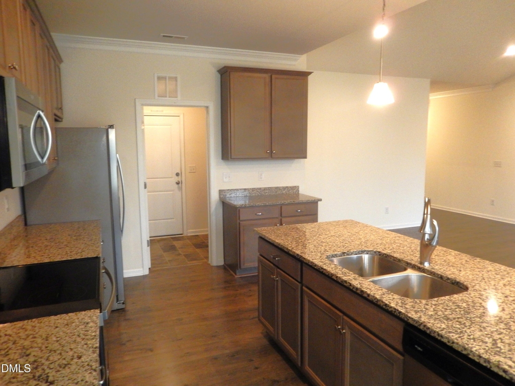 270 Oak Park Boulevard - Photo 12