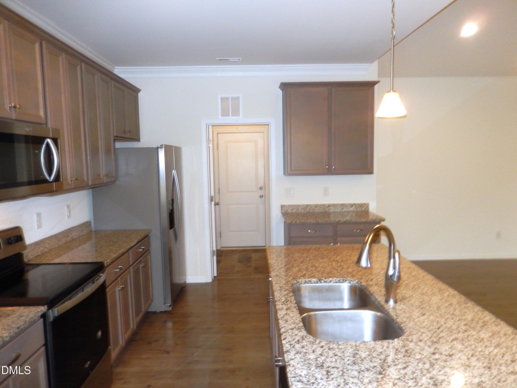 270 Oak Park Boulevard - Photo 9