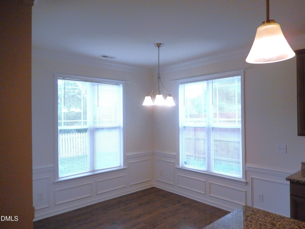 270 Oak Park Boulevard - Photo 8