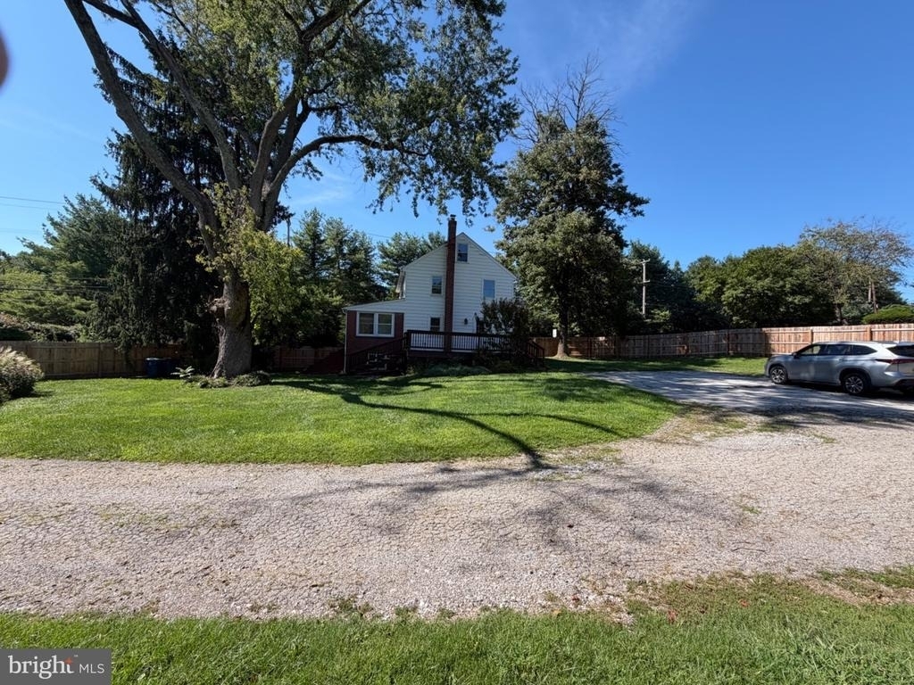 1247 Phoenixville Pike - Photo 3
