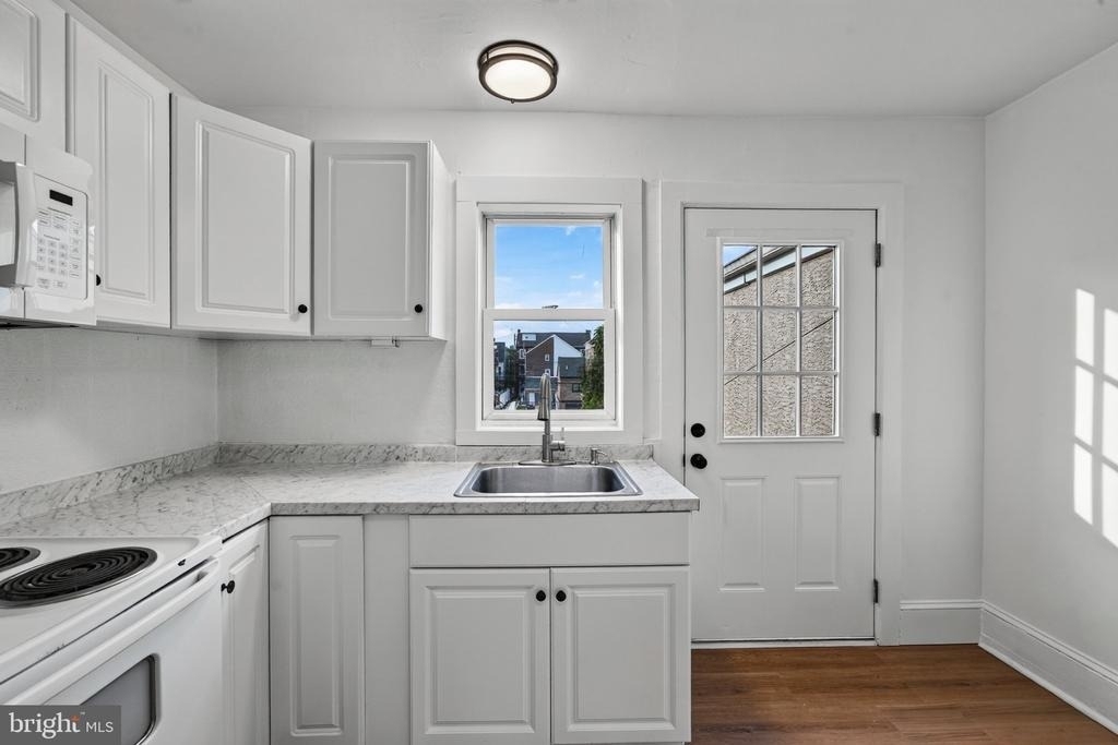 133 E Gay Street - Photo 2