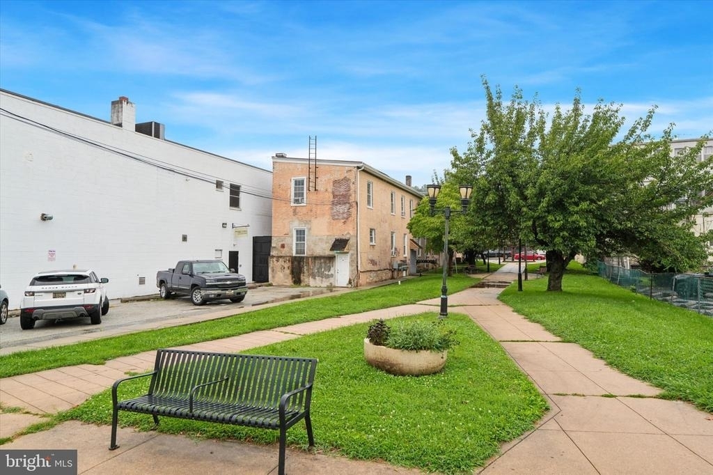 208 E Lincoln Highway - Photo 17