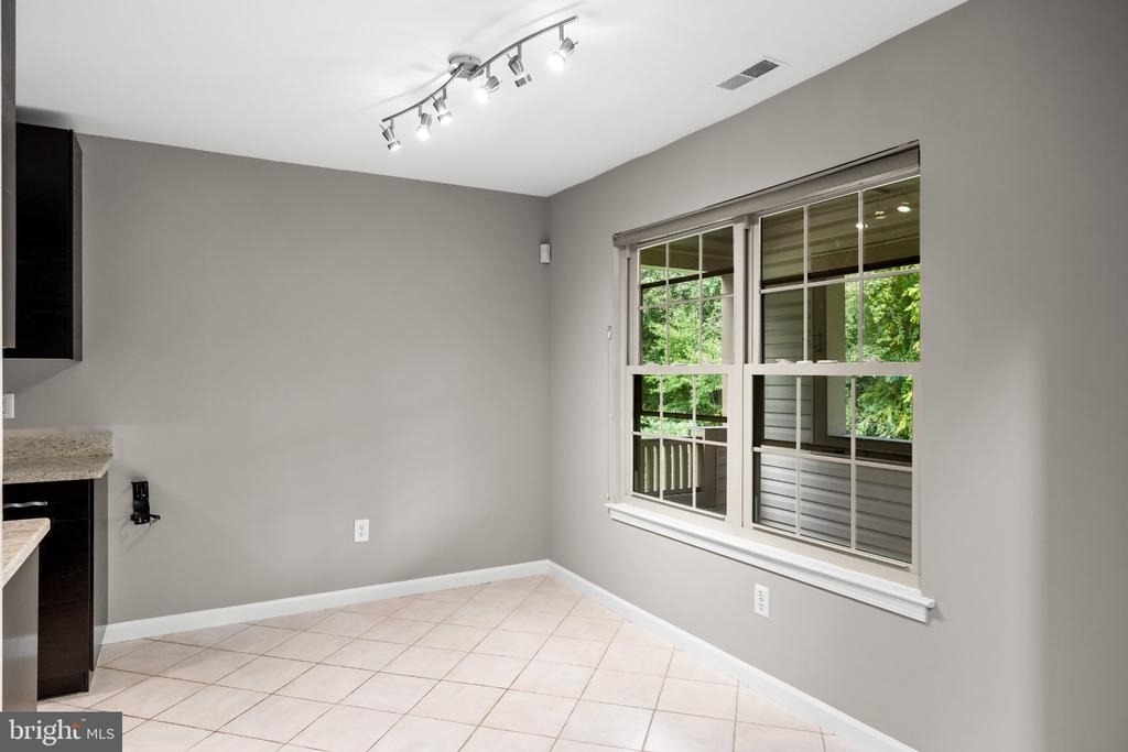 319 Tavistock - Photo 8