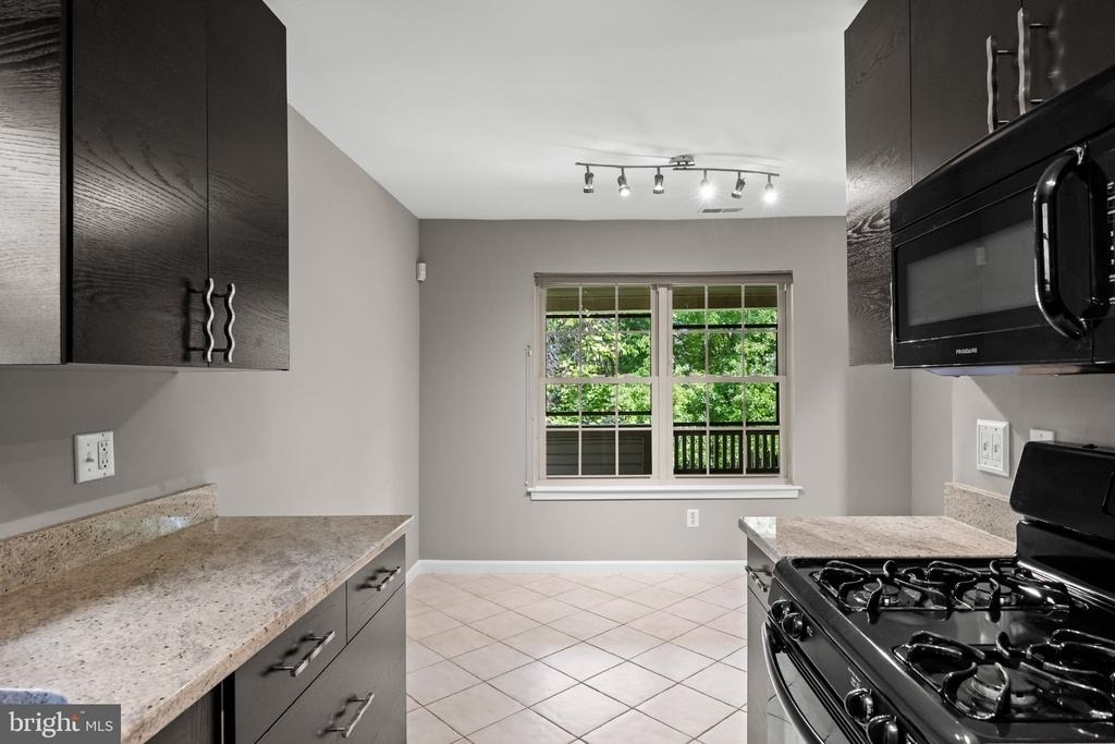 319 Tavistock - Photo 12