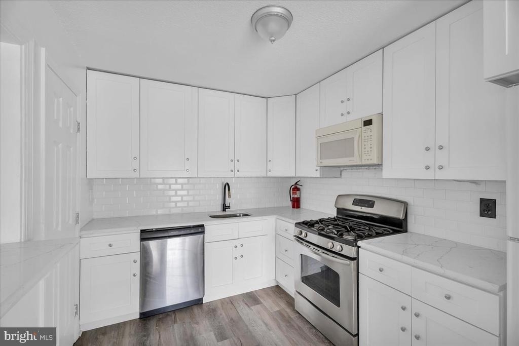 10 Franklin Place - Photo 10
